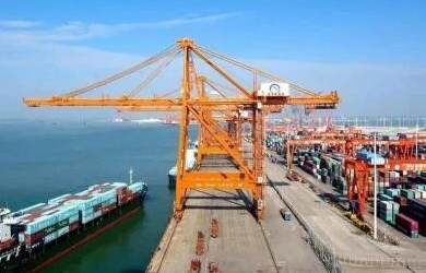 清關服務平台校驗結果回傳至代理清關公司後，代理清關公司進行後續打包、清關等操作